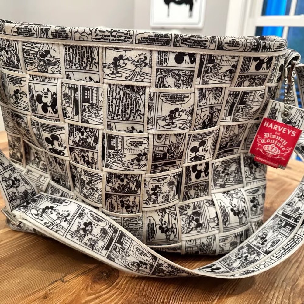 Harveys Comic Strip Messenger Bag in Black and White